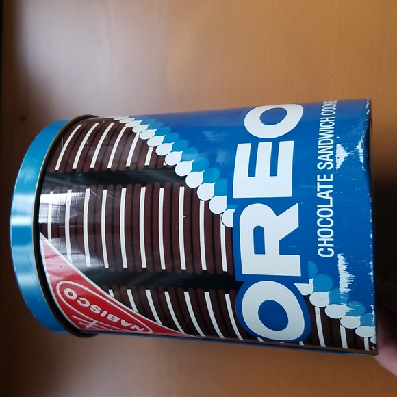 - Vintage oreo tin. Made in NJ - Picture 5 of 5
